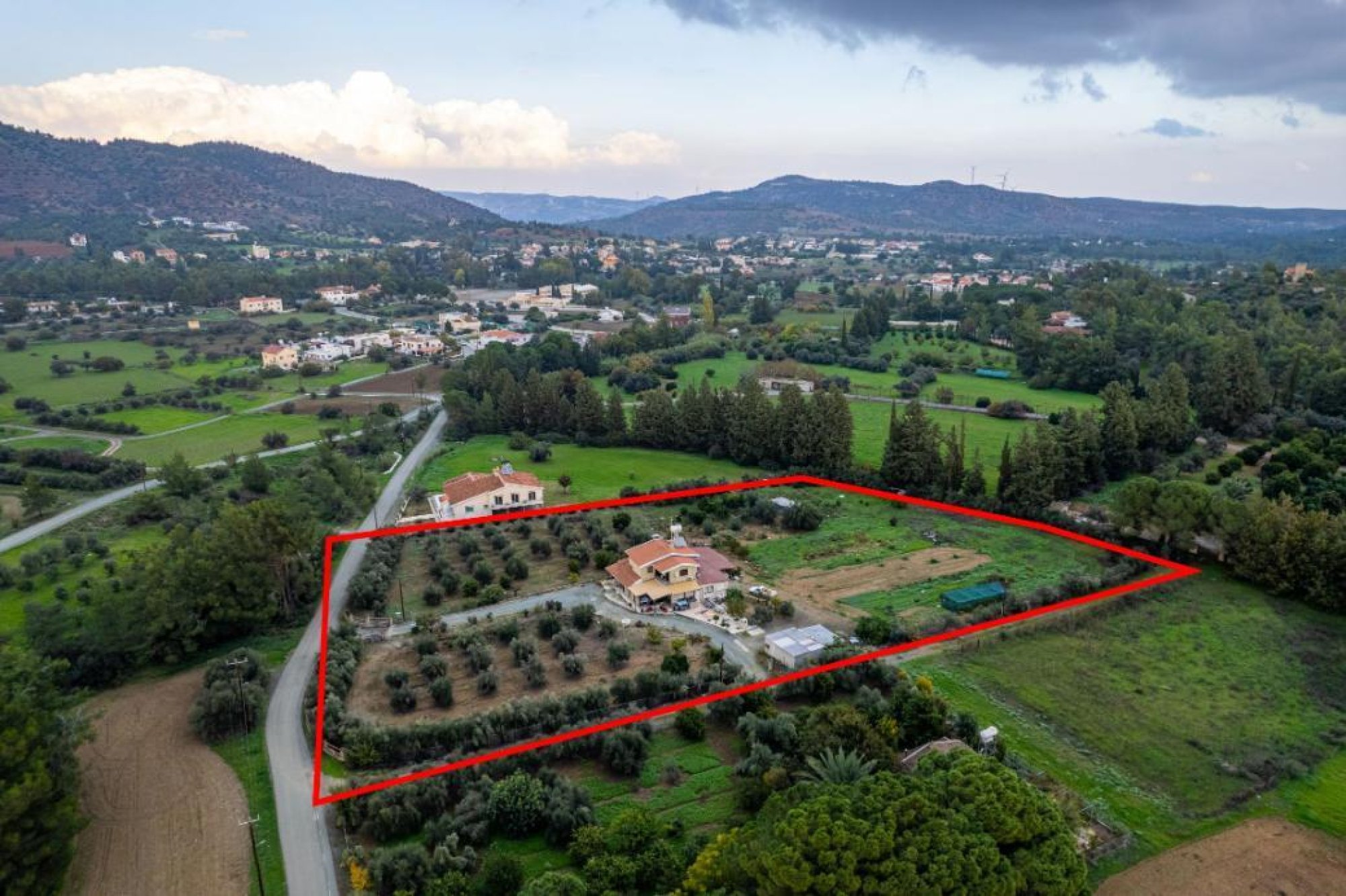 House, Detached House — image 2